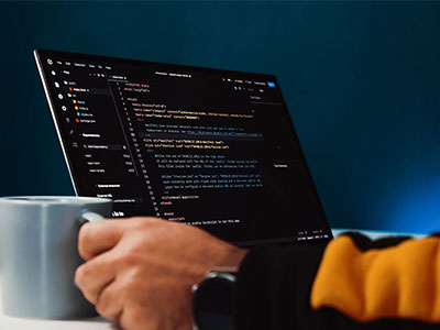 YY漫画像排错：先查因果词用顺了吗，再把镜头选择写明（三分钟走读）